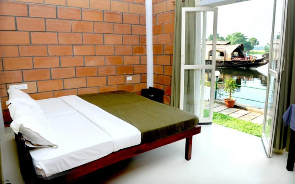 Riverine Resort Alappuzha Zimmer foto