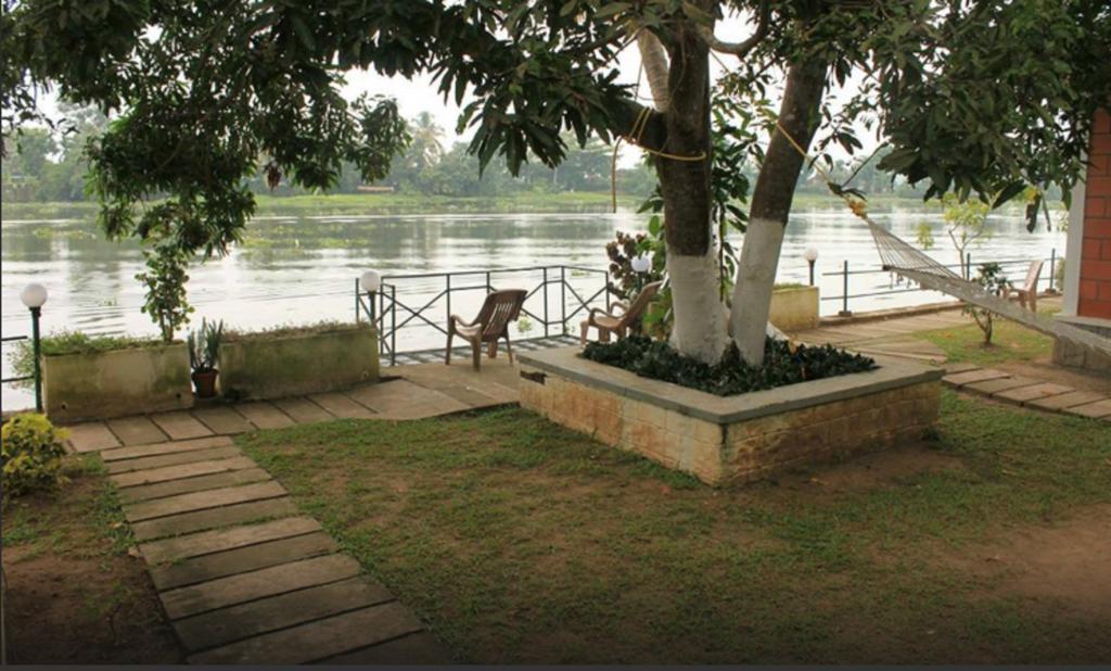 Riverine Resort Alappuzha Exterior foto