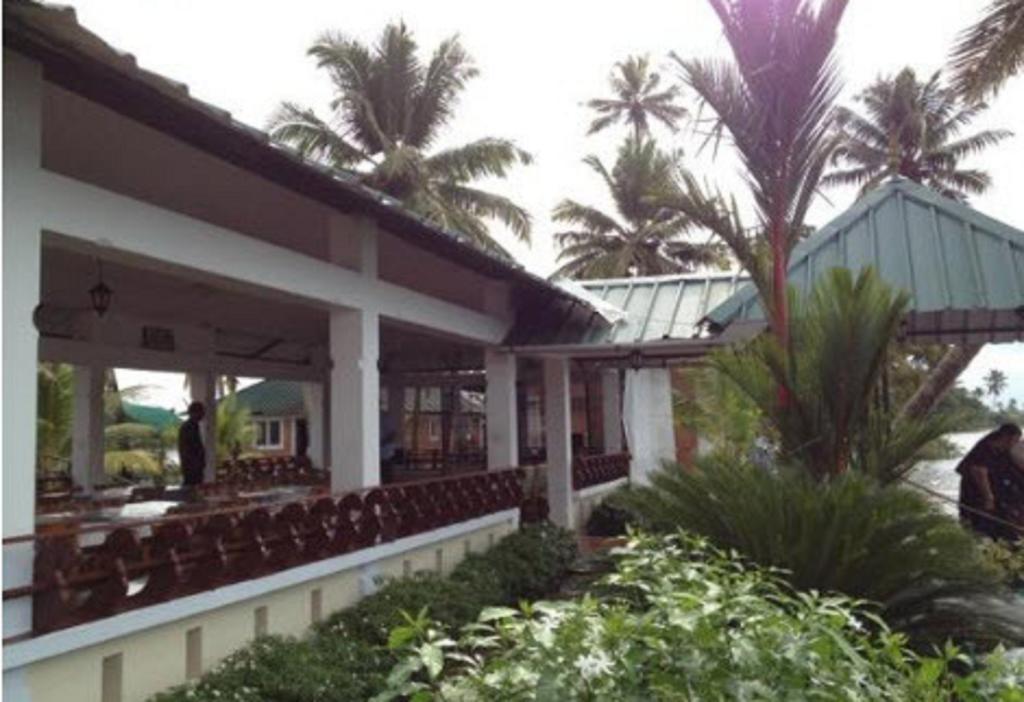 Riverine Resort Alappuzha Exterior foto